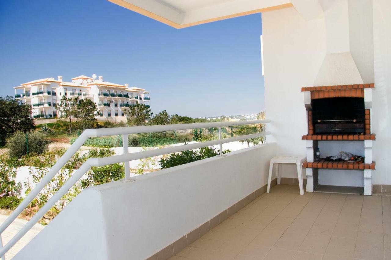 Os Apartamentos A Ramos Na Praia Da Gale Estao Inserido Em Condominio Com Piscina, Fica Apenas A 350 Metros Da Praia Da Gale - Apartamentos Com Ar Condicionado Tanto Nos Quartos Como Na Sala, Smart Tv Com Prime Video E Cozinha Completa Albufeira Eksteriør bilde
